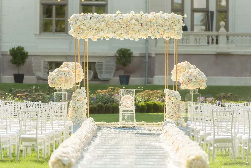 Luxury wedding Photography - Fancy Wedding at Botaniq Castle - Beautiful flower decoration