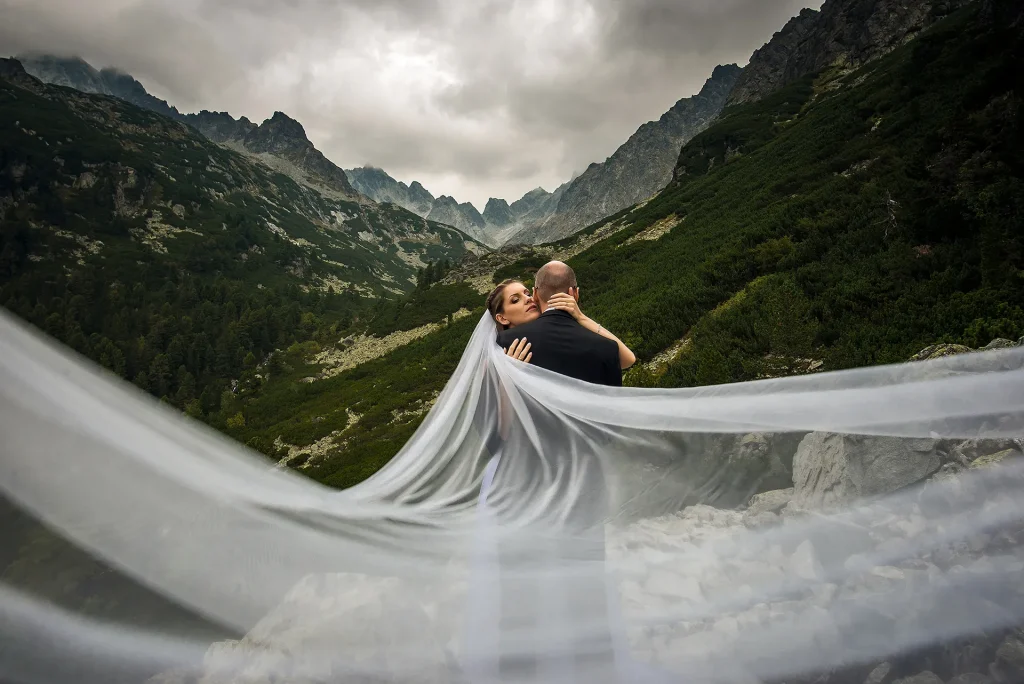 pre-wedding-photoshoot-in-the-mountains - awarded picture